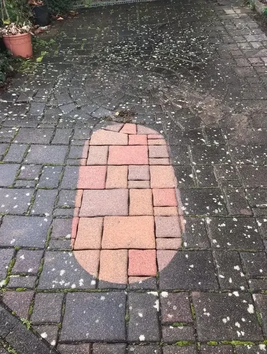 Ukázka tlakového čištění dlažby