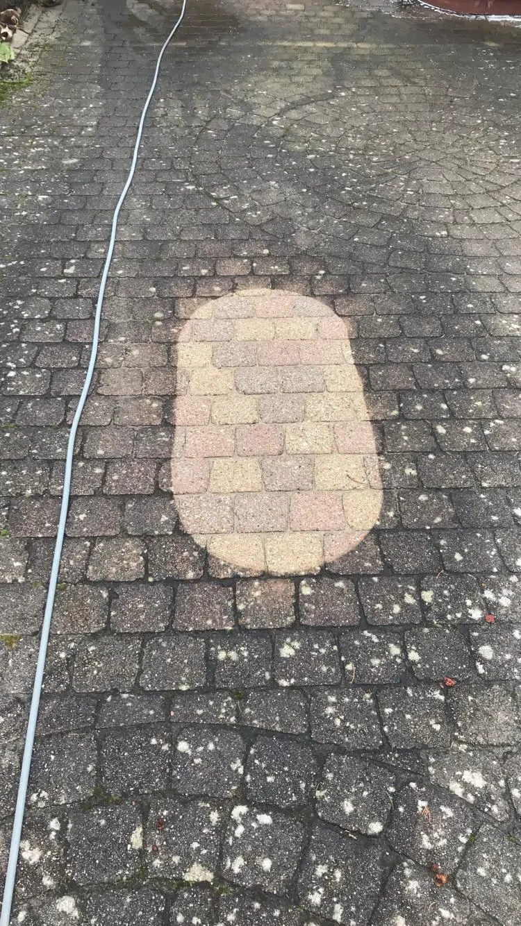 Ukázka tlakového čištění dlažby
